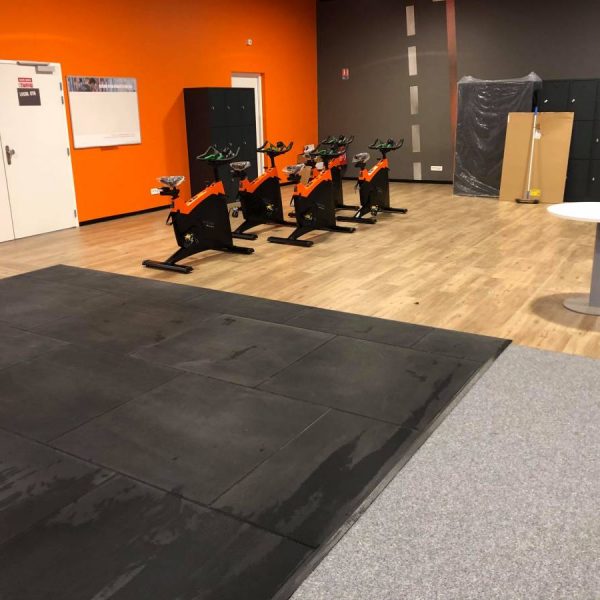 Salle de sport/musculation/cardio &#8211; Lames LVT &#8211; Sol sportif &#8211; Dalles antichoc &#8211; Gazon synthétique &#8211; Tapisom textile Sélestat 2